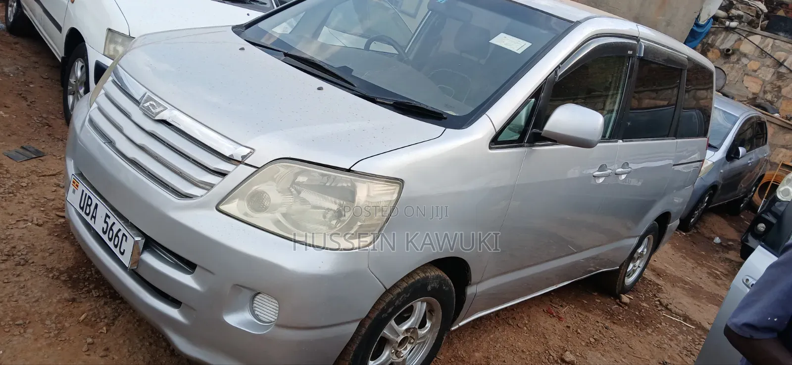 Toyota Noah 2004 Silver