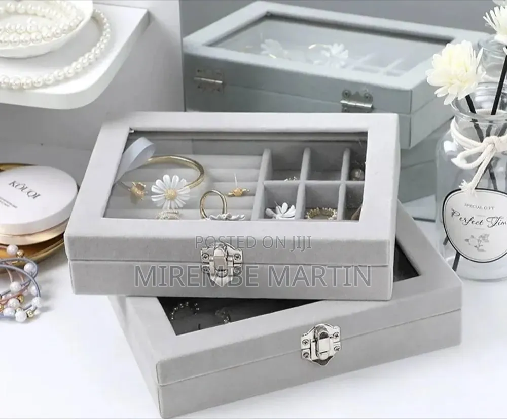 Jewelry Organizer With Glass Lid, 9 Compartments and 7 Ring