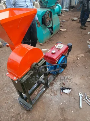 Feeds Crusher.