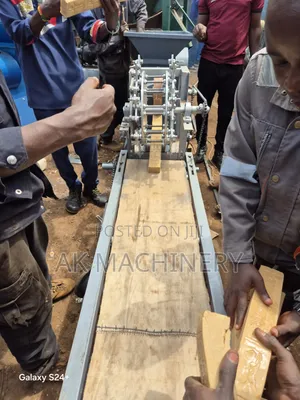 Barsoap Plodder Machine With an Automatic Cutter