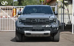 Ford E-150 2018 Silver