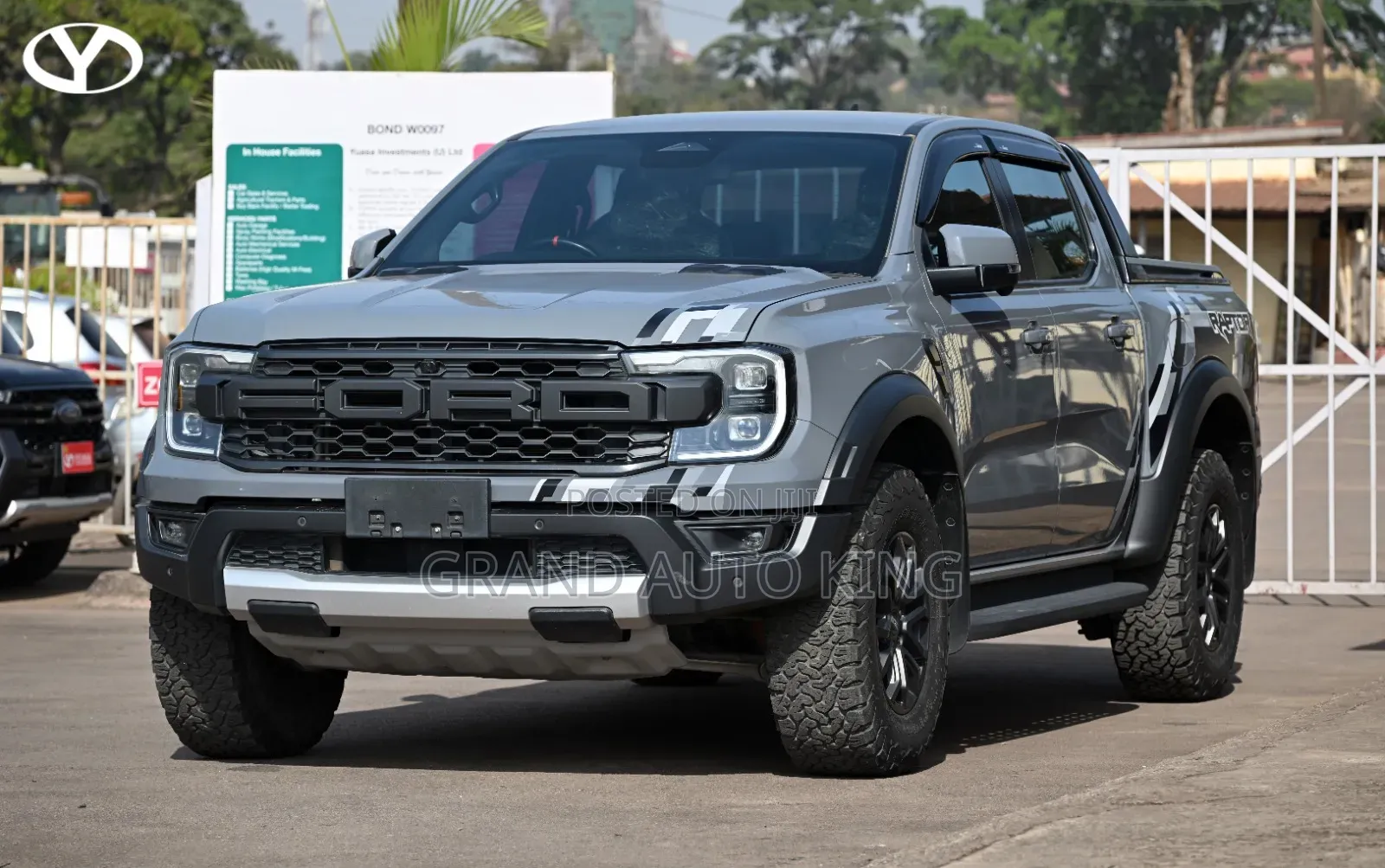 Ford E-150 2018 Silver
