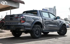 Ford E-150 2018 Silver