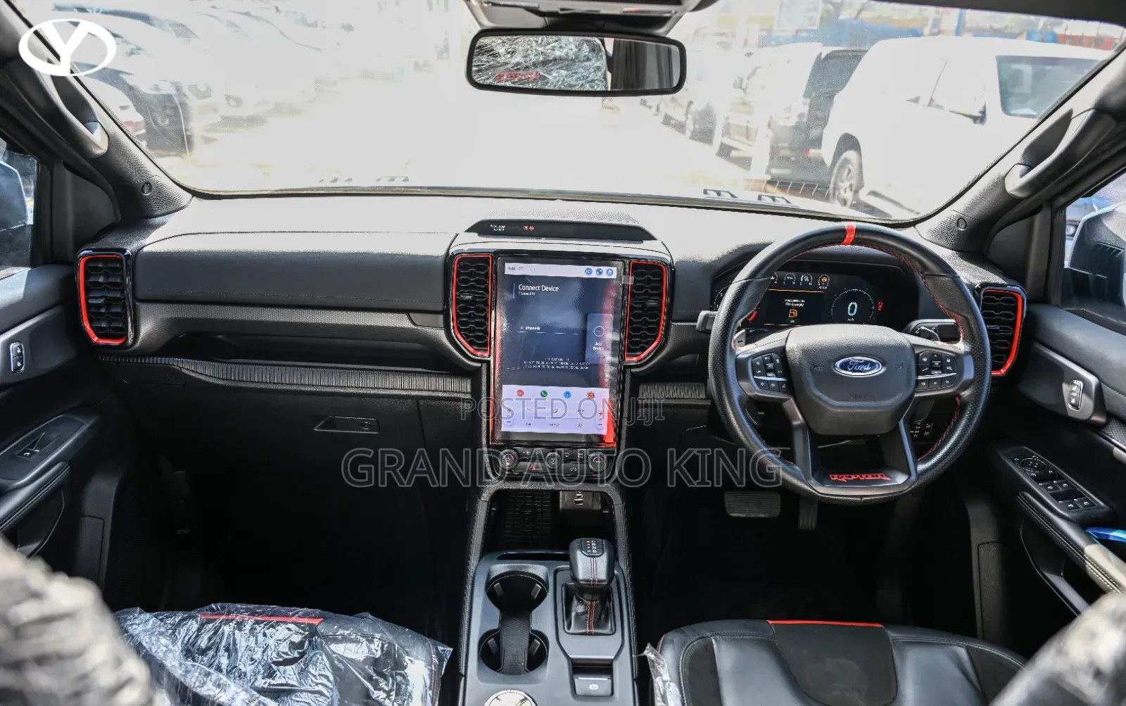 Ford E-150 2018 Silver