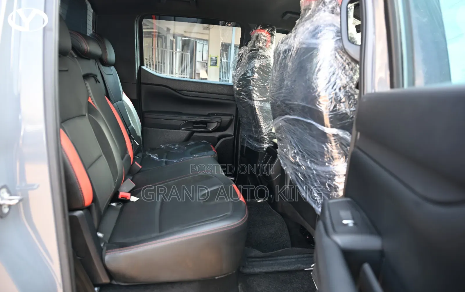 Ford E-150 2018 Silver