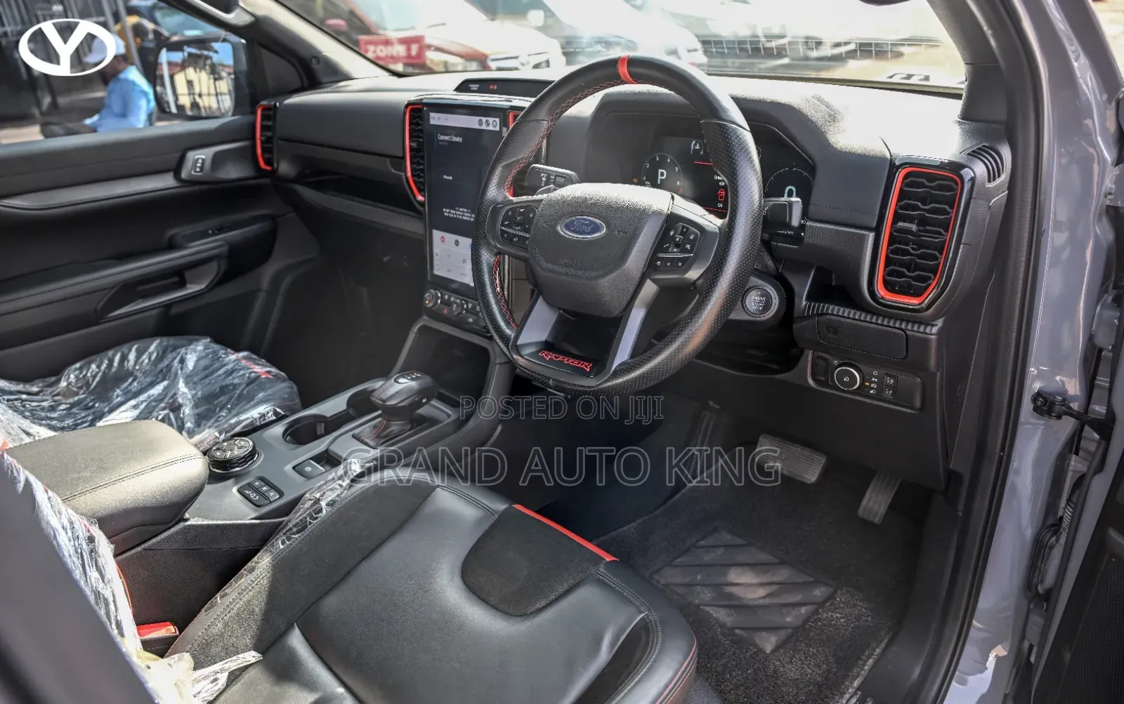 Ford E-150 2018 Silver