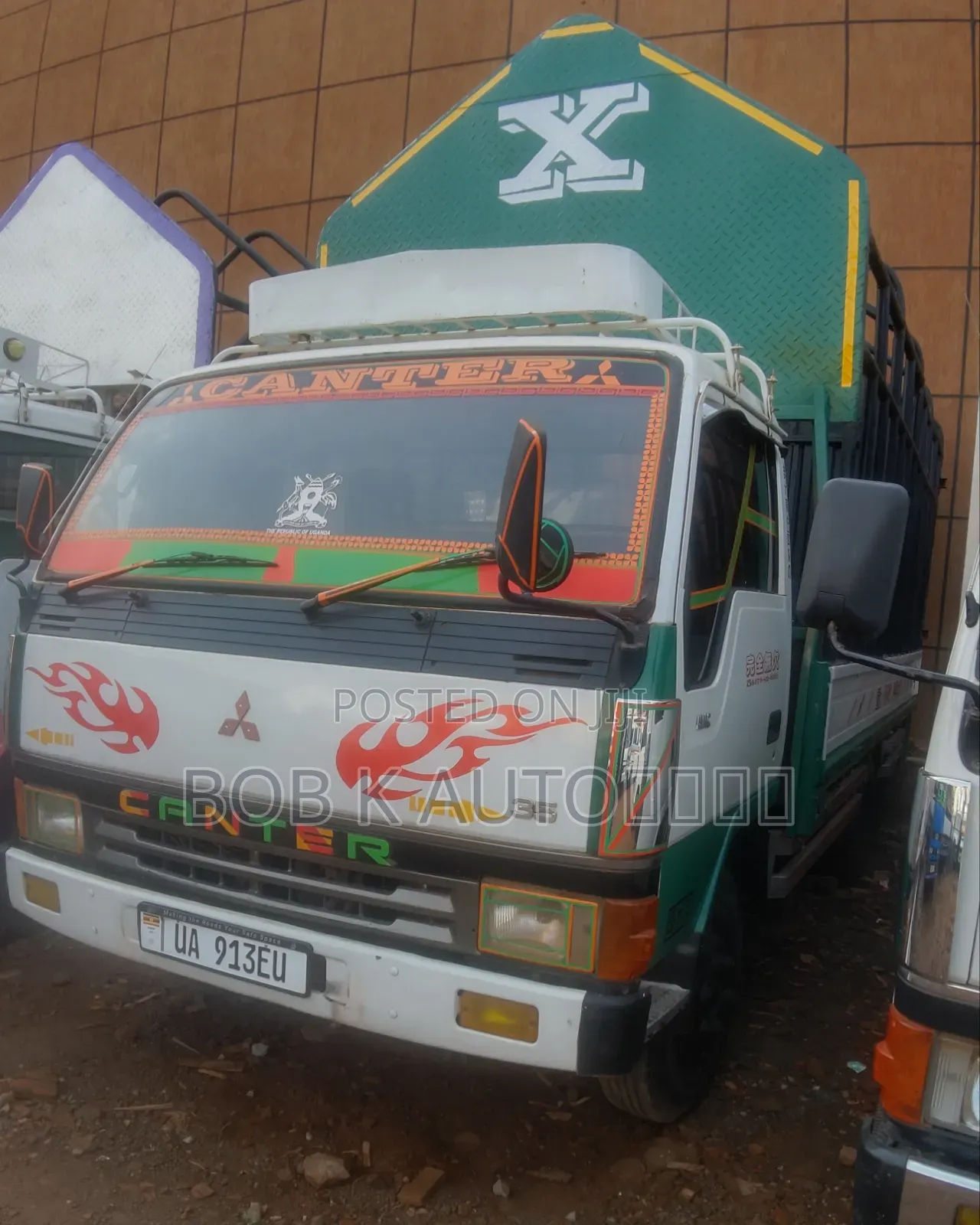 Mitsubishi Canter Truck 1998 White