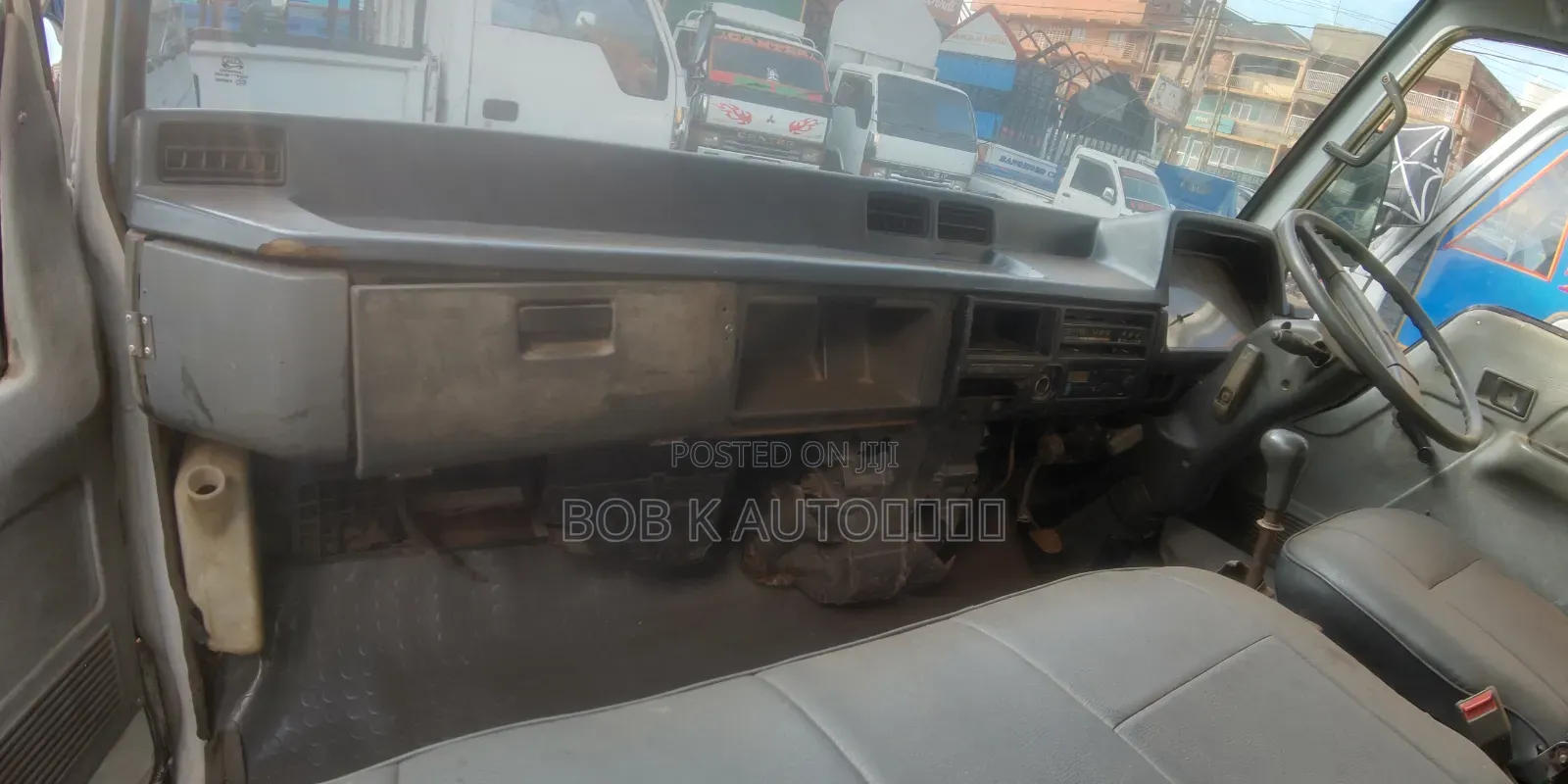 Mitsubishi Canter Truck 1998 White