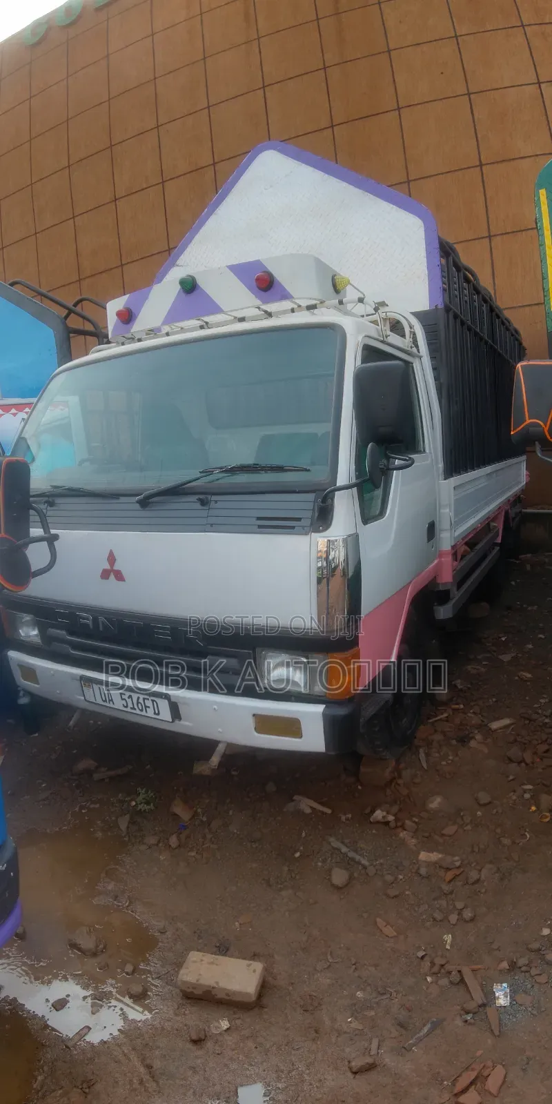 Mitsubishi Canter Truck 1998 Pink
