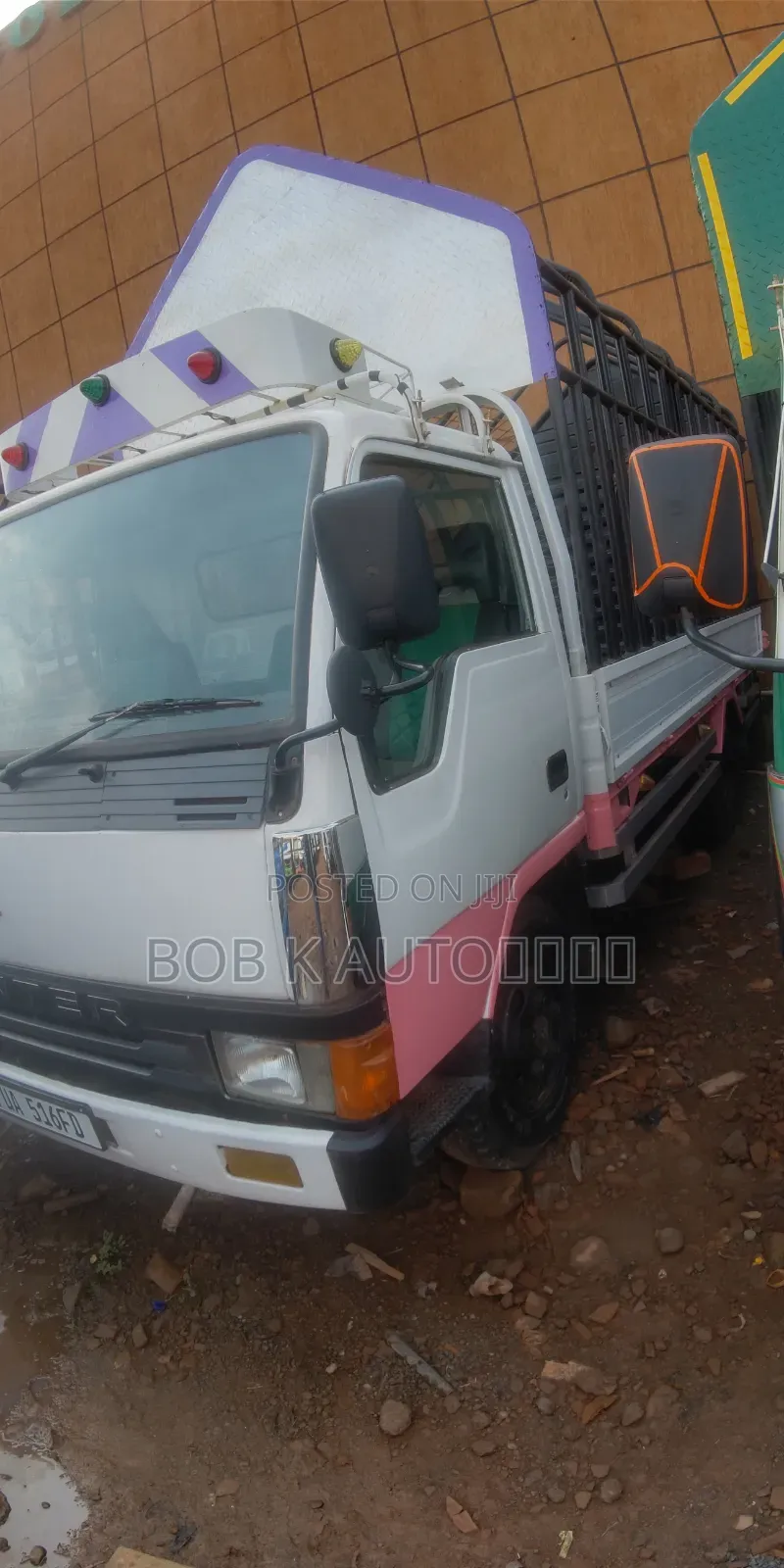 Mitsubishi Canter Truck 1998 Pink