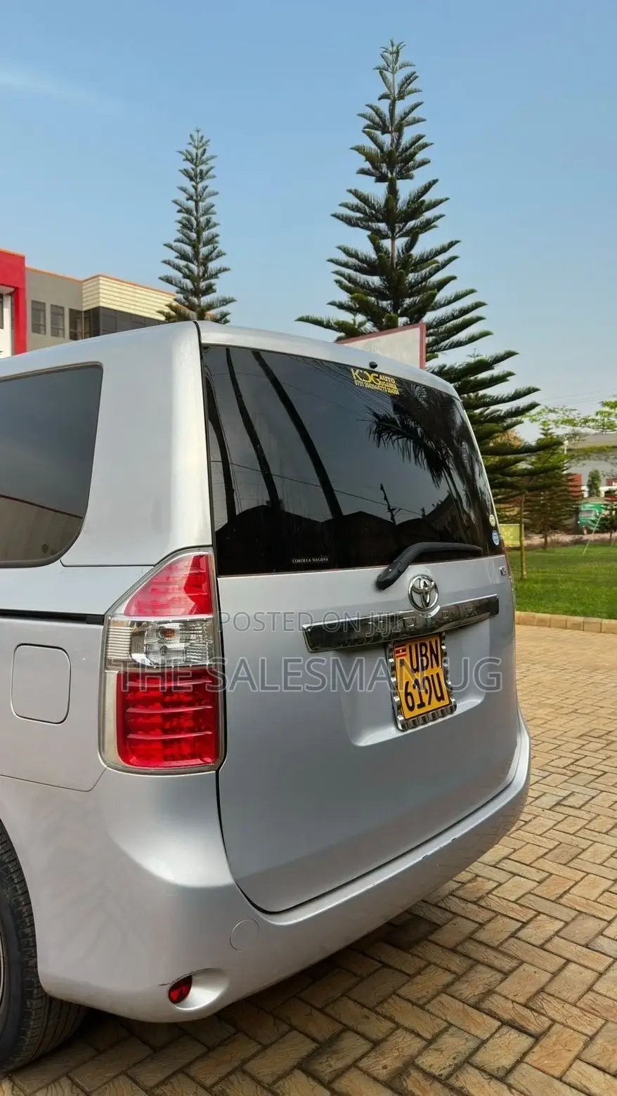 Toyota Noah 2.0 143hp FWD (8 Seater) 2011 Blue