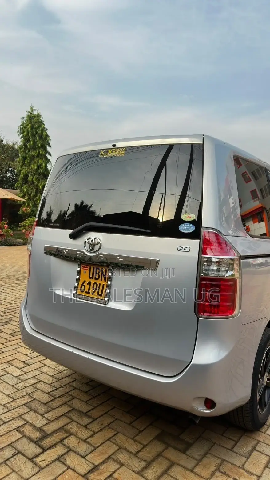 Toyota Noah 2.0 143hp FWD (8 Seater) 2011 Blue