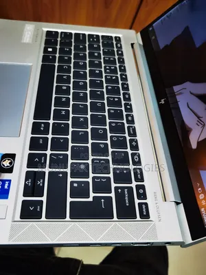Laptop HP EliteBook 830 G8 8GB Intel Core i7 SSD 512GB