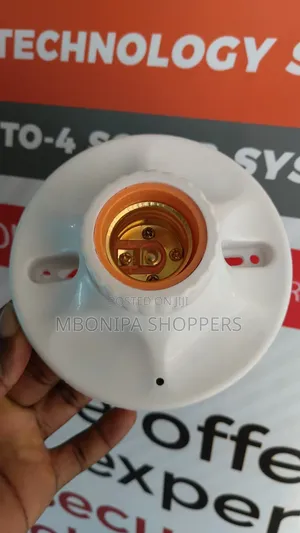 Wireless Light Bulb Camera Holder With USB Charging Support