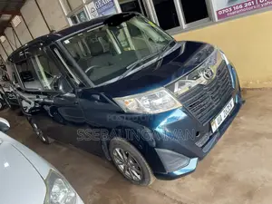 Toyota Roomy 2017 Green