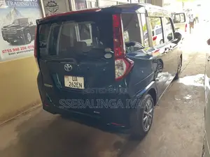 Toyota Roomy 2017 Green