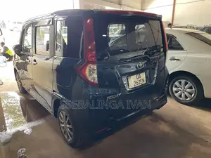 Toyota Roomy 2017 Green
