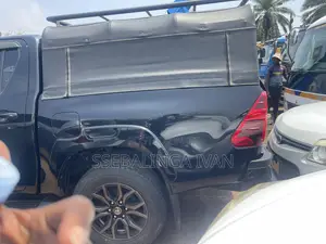 Toyota Hilux 2022 Black