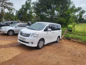 Toyota Noah 2012 White