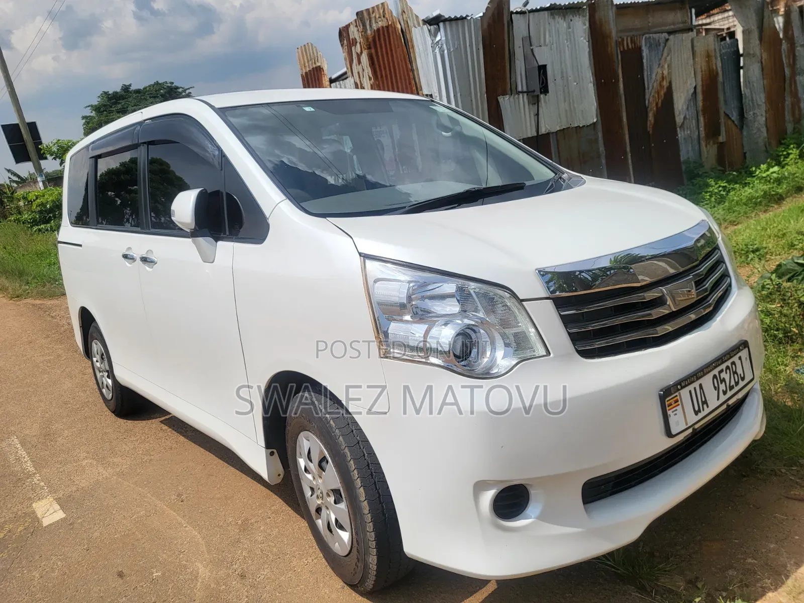 Toyota Noah 2012 White