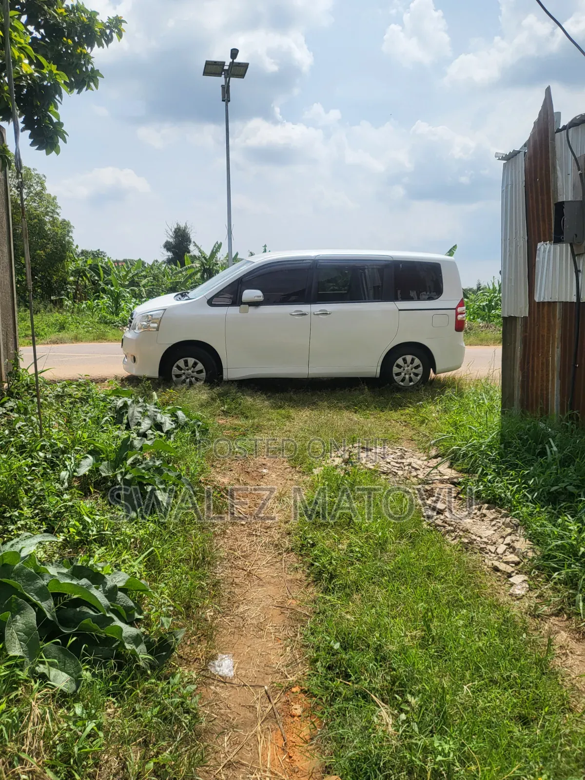 Toyota Noah 2012 White