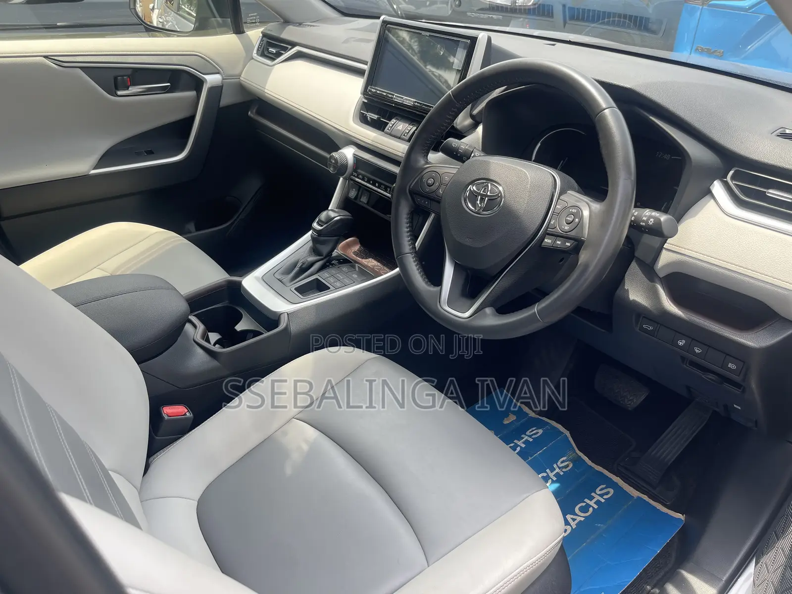 Toyota RAV4 2021 Silver