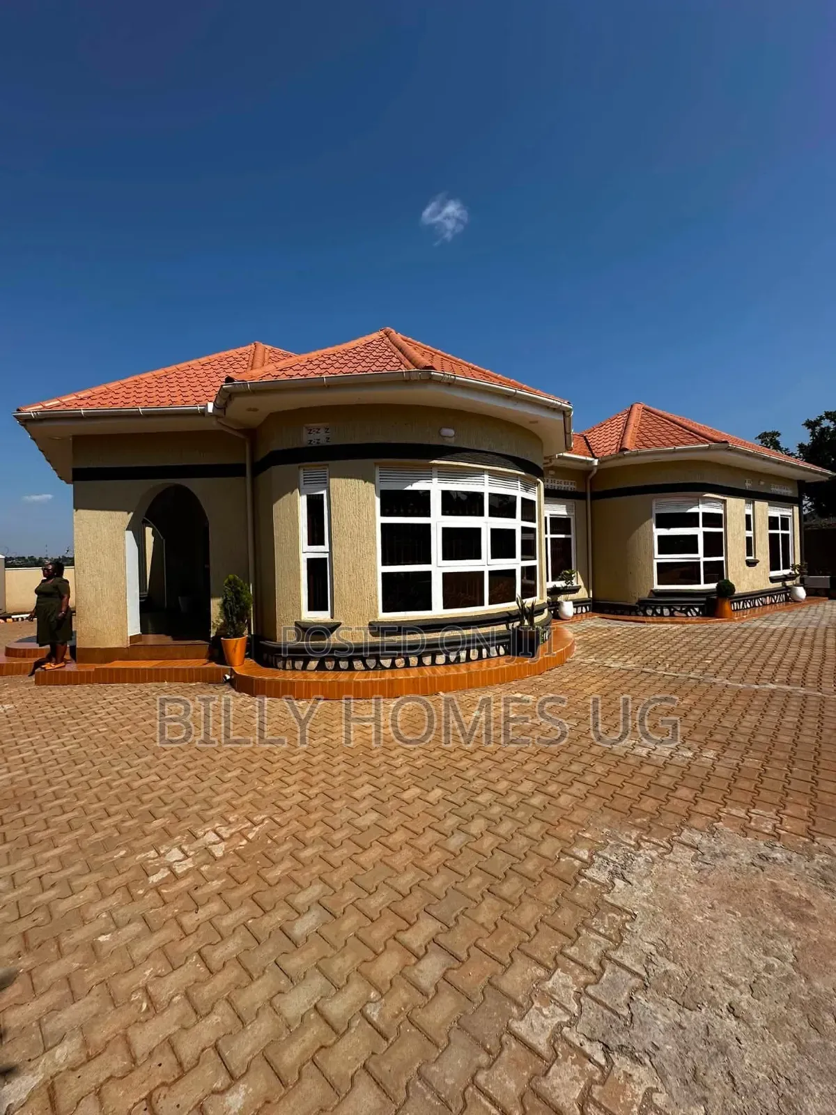 5bdrm Bungalow in Kira for sale
