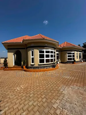 5bdrm Bungalow in Kira for sale