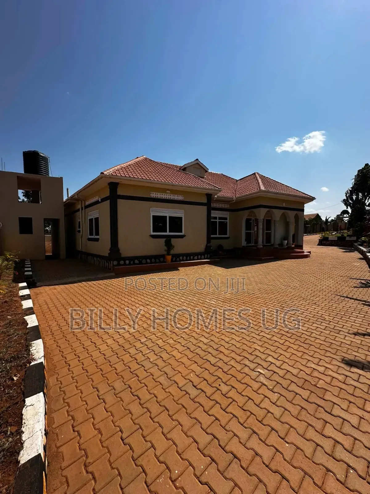 5bdrm Bungalow in Kira for sale
