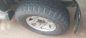 Toyota Hilux 2001 Gray
