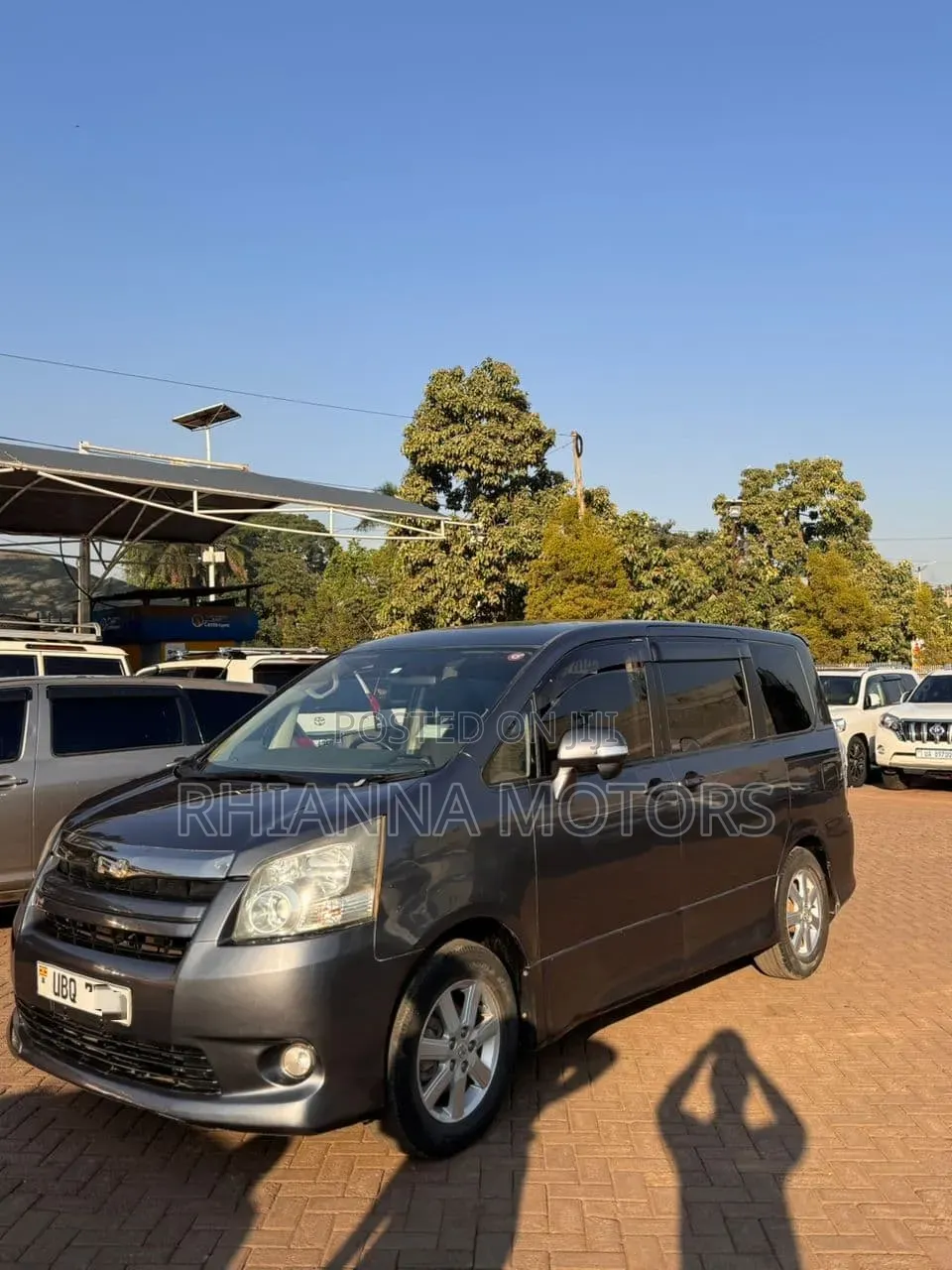 Toyota Noah 2010 Black