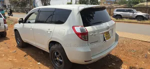 Toyota Vanguard 2011 White