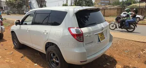 Toyota Vanguard 2011 White