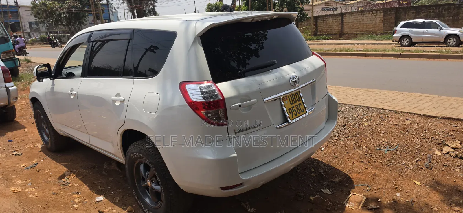Toyota Vanguard 2011 White