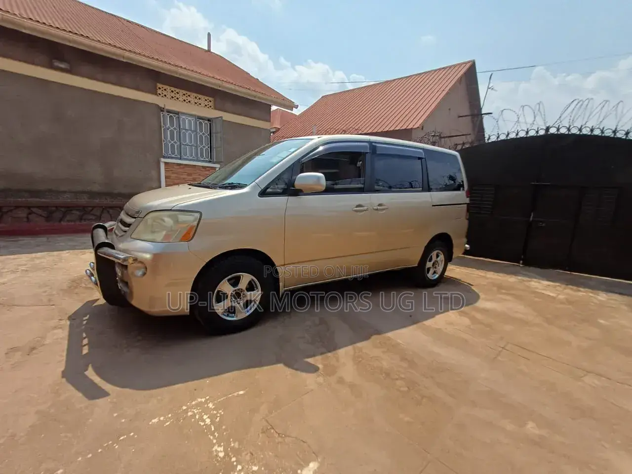Toyota Noah 2004 Gold