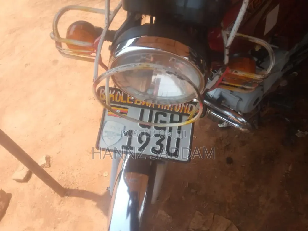 Bajaj Boxer 100 2025 Red