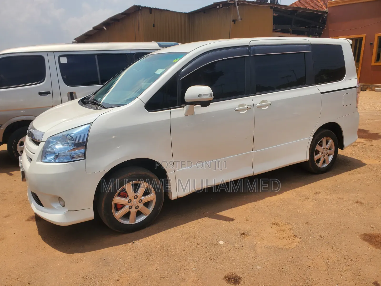 Toyota Noah 2010 White