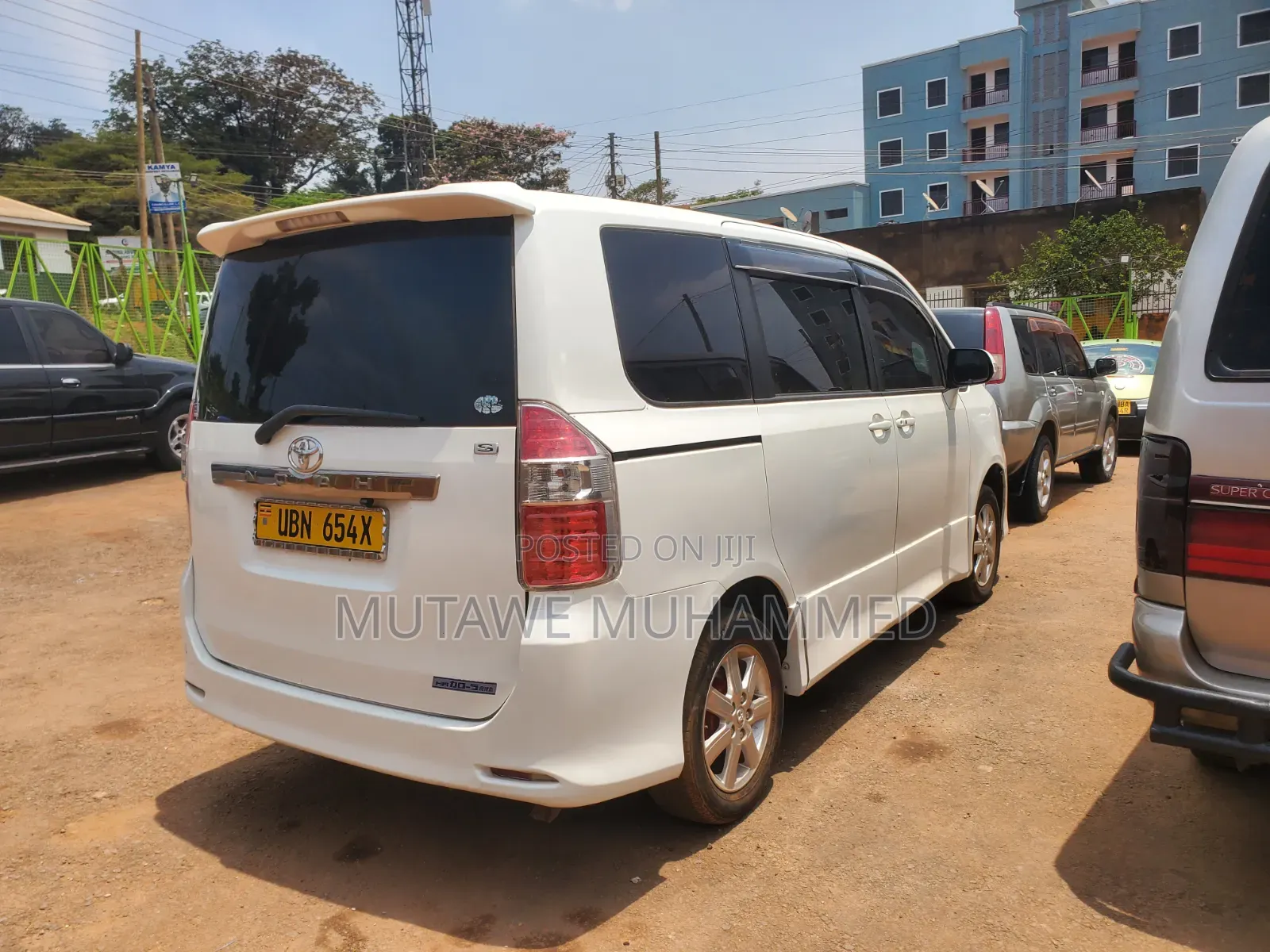 Toyota Noah 2010 White