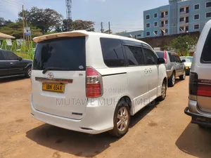 Toyota Noah 2010 White