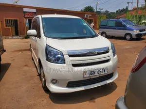 Toyota Noah 2010 White
