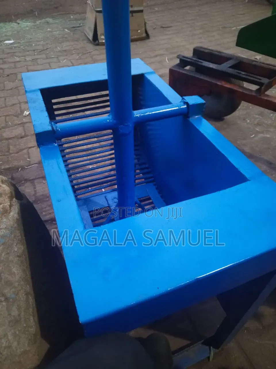 Ground Nutella Sheller Manually