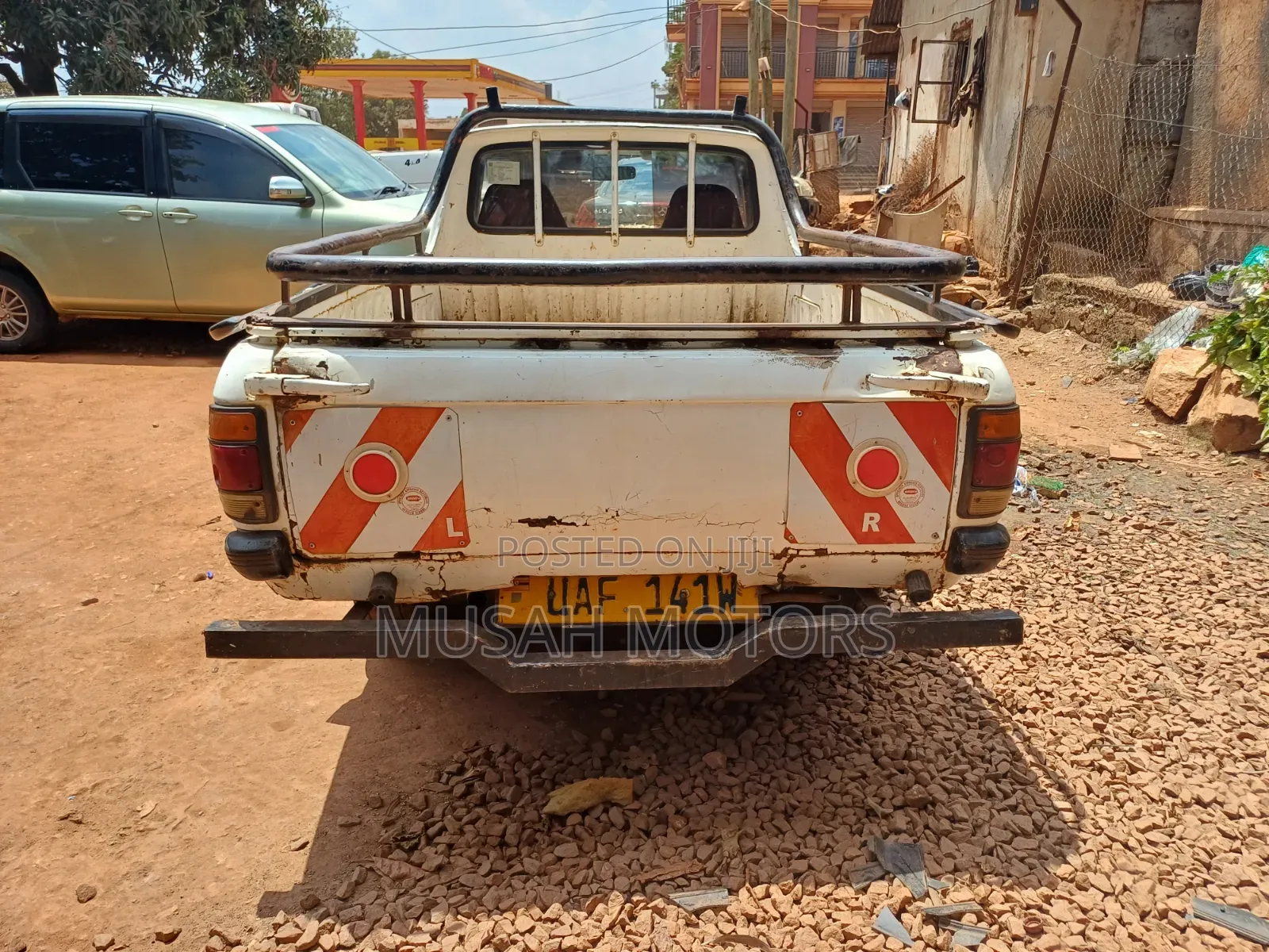 Nissan Pick-Up 1993 White