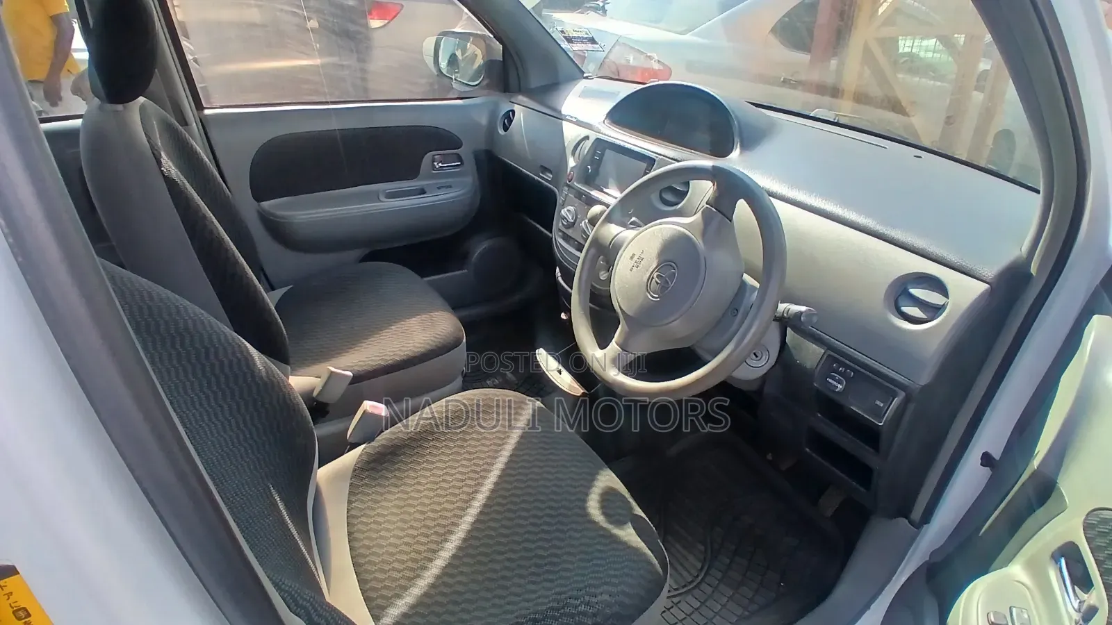 Toyota Sienta 2010 White