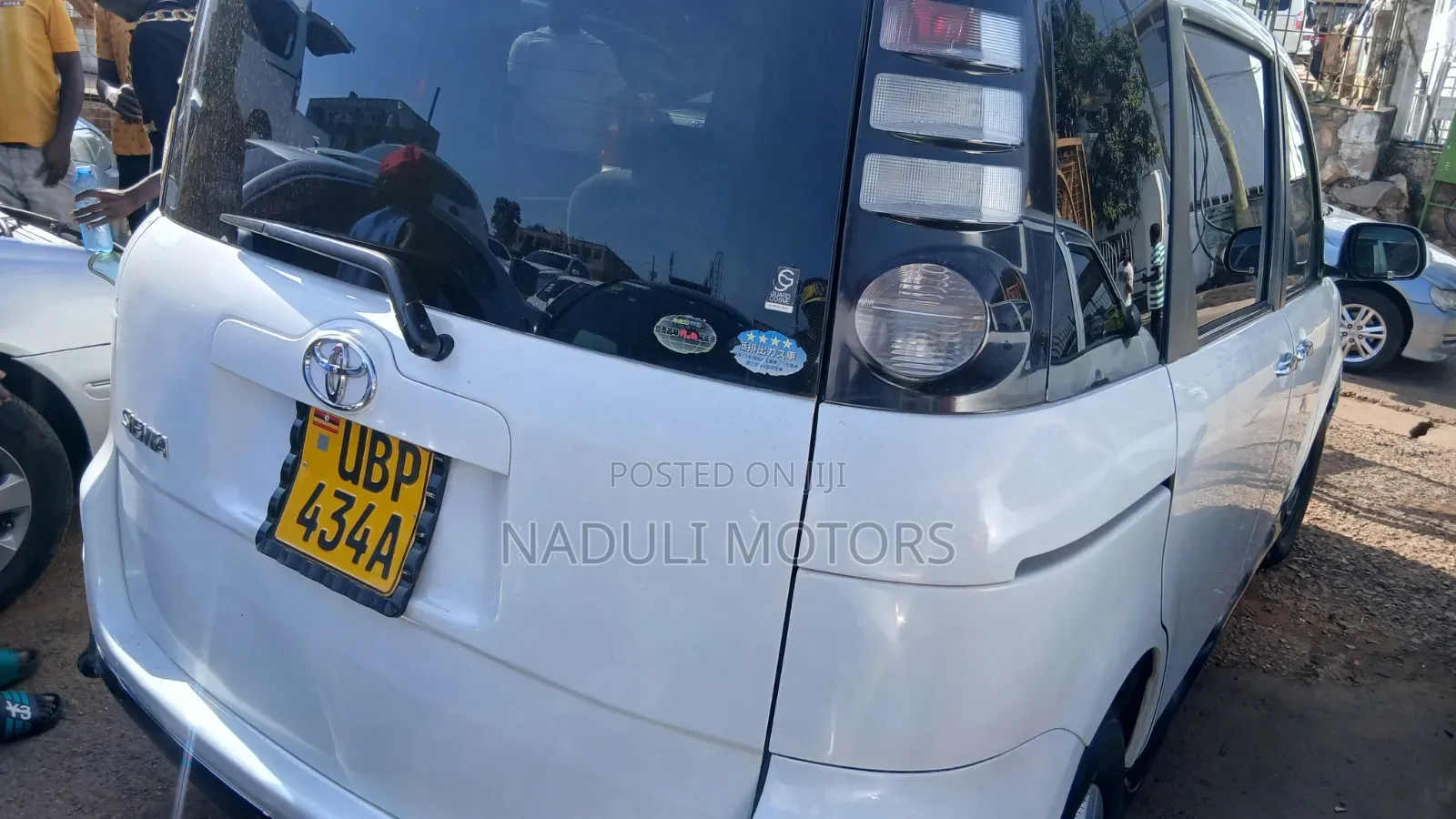 Toyota Sienta 2010 White