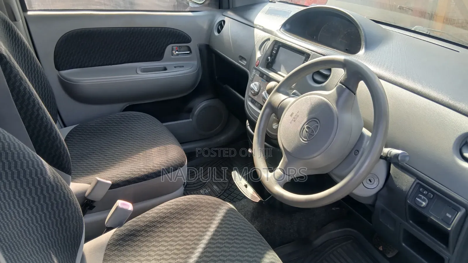 Toyota Sienta 2010 White
