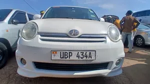 Toyota Sienta 2010 White