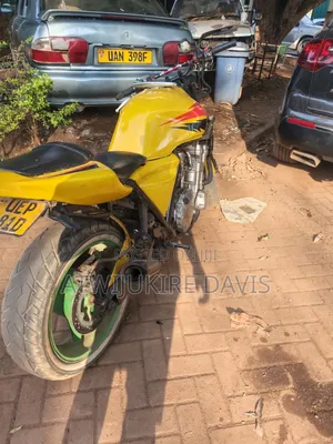 Honda CBR 2000 Yellow