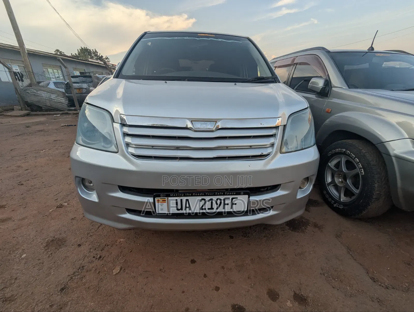 Toyota Noah 2005 Silver