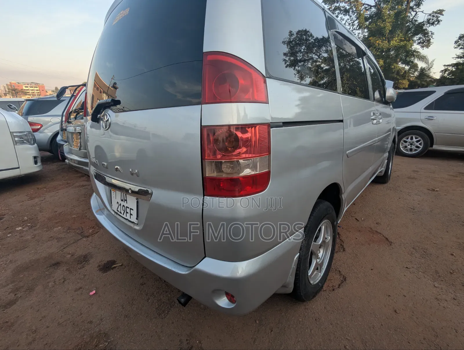 Toyota Noah 2005 Silver