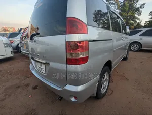 Toyota Noah 2005 Silver
